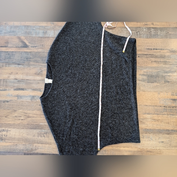 **NWOT** H&M cropped sweater size XL oversized - Picture 5 of 7